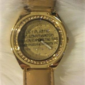 Isaac Mizrahi Watch With Quilted Face Medium Camel
